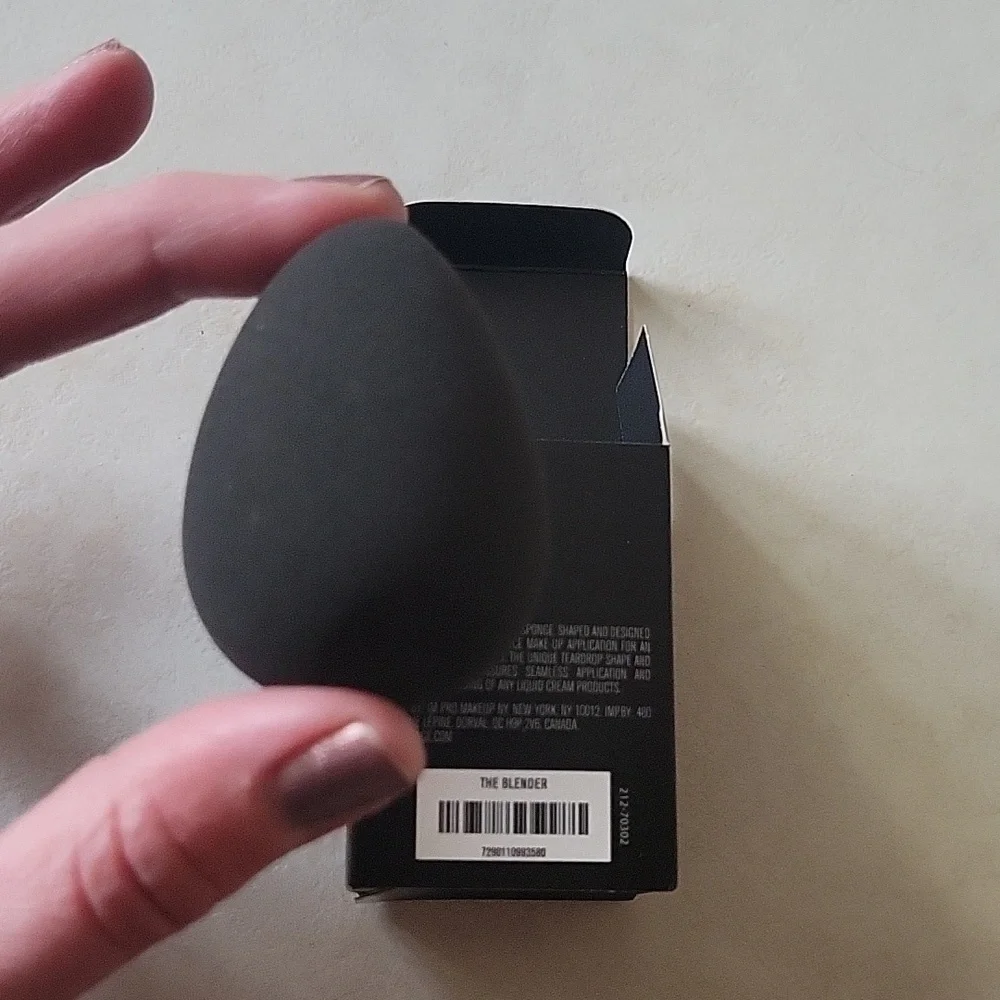 IL Makiage The blender makeup sponge NEW